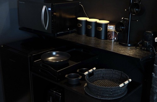Bradford Apartment | Luxury Private Room | FREE Breakfast & Parking