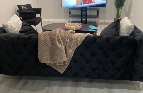 Winnipeg House | Luxury Private Suite