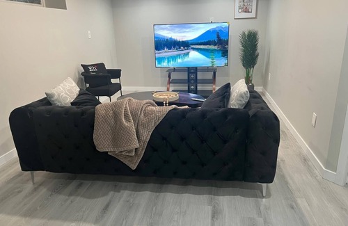 Winnipeg House | Luxury Private Suite