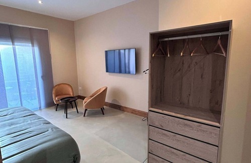 Torreilles Bed & Breakfast | Luxury private suite, the colonial house