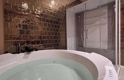 Torreilles Bed & Breakfast | Luxury private suite, the colonial house