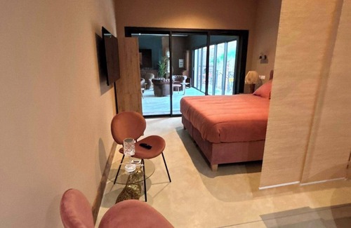 Torreilles Bed & Breakfast | Luxury private suite, the colonial house