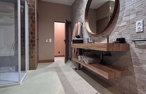 Torreilles Bed & Breakfast | Luxury private suite, the colonial house