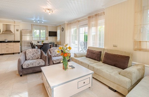 Kadriye Apartment | Luxury Private Villa With Pool and Garden in Serik