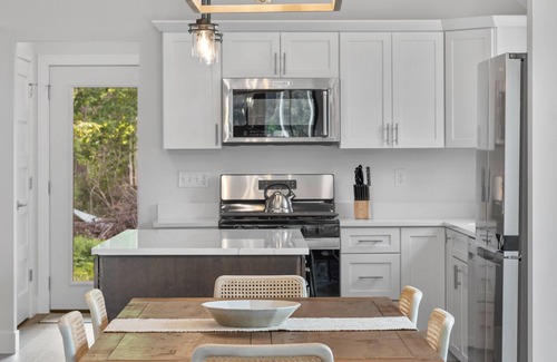 Lake Geneva House | Luxury Property-Walk to lake and downtown Lake Geneva. Pet Friendly, Sleeps 8