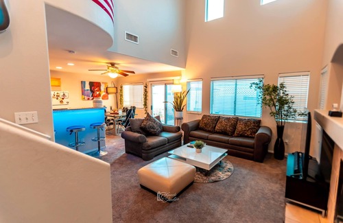 Silverado Ranch Bed & Breakfast | LUXURY QUEEN SUITE , MINUTES TO AIRPORT,STRIP AND FREEWAY