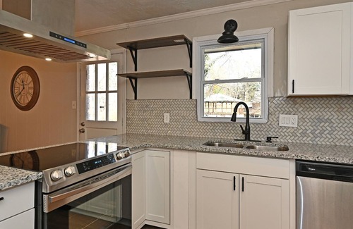 Austell House | Luxury Ranch, close to Atlanta w/ Gameroom