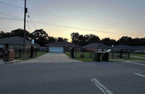Pensacola Heights House | Luxury Recliner 4bd/3ba home in Pensacola Florida