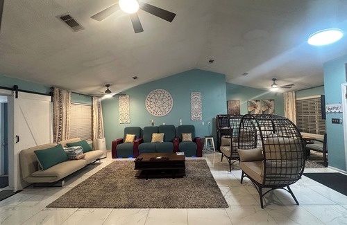 Pensacola Heights House | Luxury Recliner 4bd/3ba home in Pensacola Florida