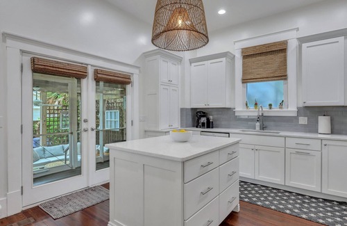 Thomas Square House | Luxury Rental, walking distance to dining, parking!