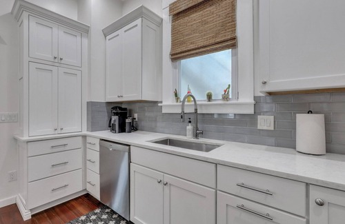 Thomas Square House | Luxury Rental, walking distance to dining, parking!