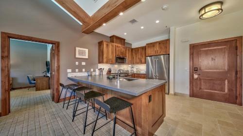 South Lake Tahoe Apartment | Luxury Residence - Gondola Across The Street Condo