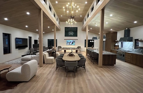 Bandon House | Luxury Residential Resort & Spa next to Bandon Dunes Golf Resort. 14 beds, Spa, Sauna, Cold Plunge