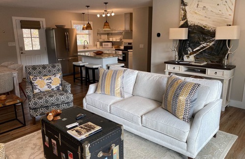 Highlands House | Luxury Retreat: 2 Master Bedrooms, In-Town Highlands, NC-Fireplace & Fiber Optic