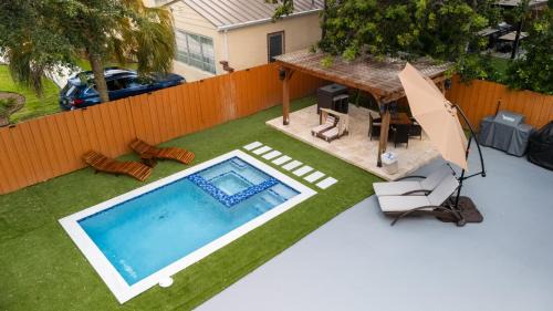 Coral Way House | Luxury Retreat 3B ,2Ba POOL , Coral Gables Center
