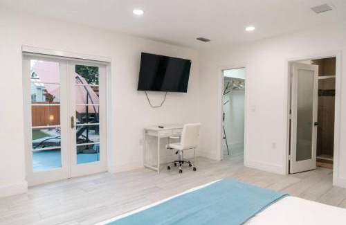 Coral Way House | Luxury Retreat 3B ,2Ba POOL , Coral Gables Center