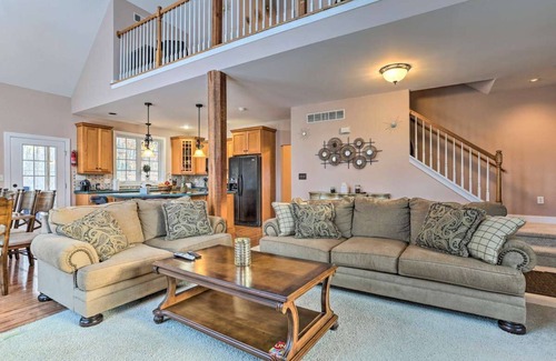 Gouldsboro House | Luxury Retreat 5 Star Location Hot Tub, Waterparks, Casino, Kayak, Ski Resorts