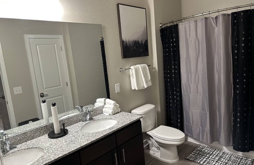 Lakes of Forest Hill Apartment | Luxury Retreat in East Memphis with Balcony