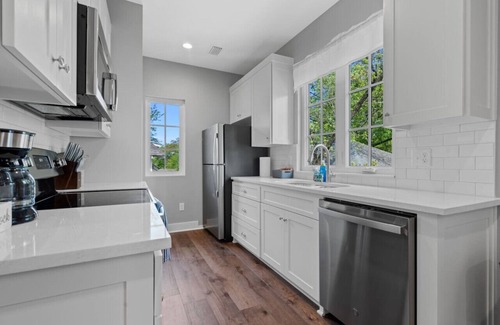 Hillcrest Apartment | Luxury Retreat in Hillcrest!