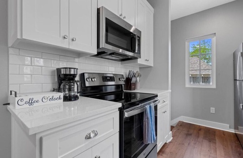 Hillcrest Apartment | Luxury Retreat in Hillcrest!