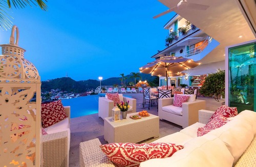 Alta Vista Villa | Luxury Retreat Casa Yvonneka 5 Star 6 Bedrooms Entire Villa