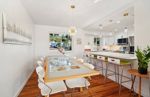 White Center House | Luxury Retreat near beaches, Only 12 miles to Seattle
