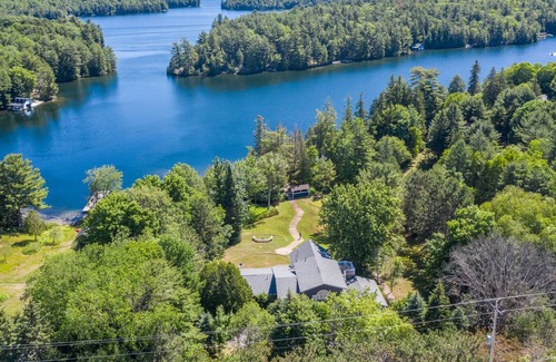 Seguin Cabin | Luxury Retreat On Lake Joseph