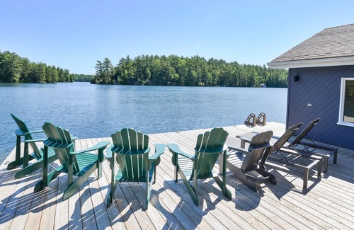 Seguin Cabin | Luxury Retreat On Lake Joseph