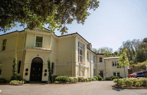 Torquay Apartment | Luxury Retreat with Sea View Garden & Beach Walk on South West Coast Path