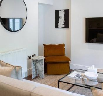 Torquay Apartment | Luxury Retreat with Sea View Garden & Beach Walk on South West Coast Path