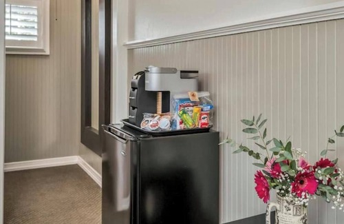 Calistoga House | Luxury Retreat with 5 King Suites Near Napa Valley Wineries & Downtown Calistoga