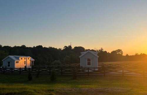 Knox County House | Luxury Riverfront Tiny Home- Amazing Views #555