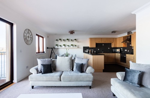 Inverness Apartment | Luxury Riverside Apartment - Sleeps 8