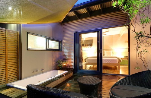 St. Andrews Beach Cabin | Luxury Romantic Beach Cabin private beach access, Mornington Peninsula