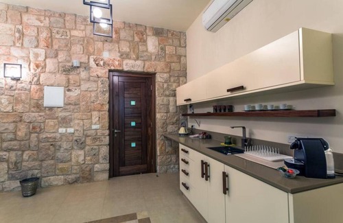 Rosh Pinna Villa | Luxury Romantic Villa with Jacuzzi and Pool