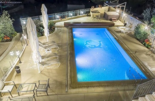 Rosh Pinna Villa | Luxury Romantic Villa with Jacuzzi and Pool