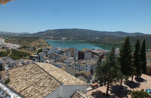 Iznajar Apartment | Luxury Roof Terrace Apartment With Amazing Views, a chlorine free Pool/hot tub