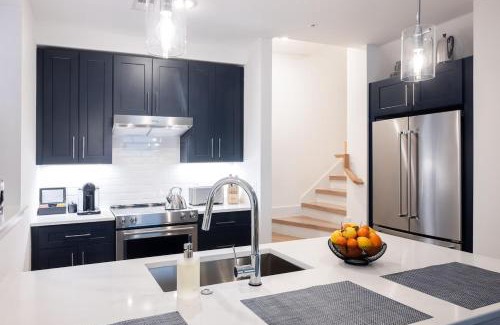 Wesley Heights House | Luxury Rooftop Townhome in Restored Church 5 mins to DT