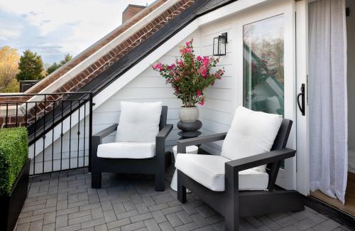 Wesley Heights House | Luxury Rooftop Townhome in Restored Church 5 mins to DT