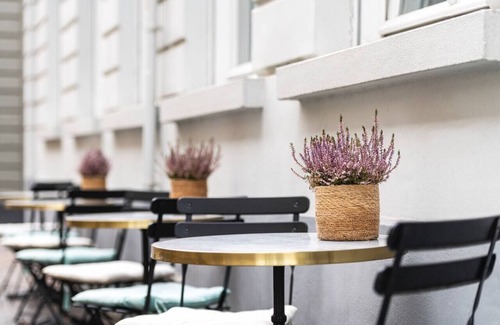 Historical Center Bruges Condo | Luxury room with en suite bathroom
