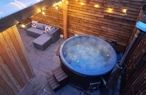 Canonbie Cabin | Luxury Rural Cabin with Wood Fired Hot Tub