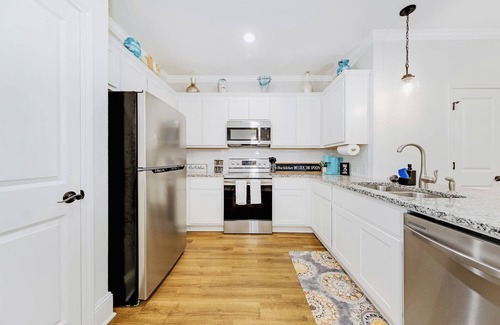 West San Antonio House | Luxury San Antonio Townhome By Sea World/SixFlag/Lackland AFB