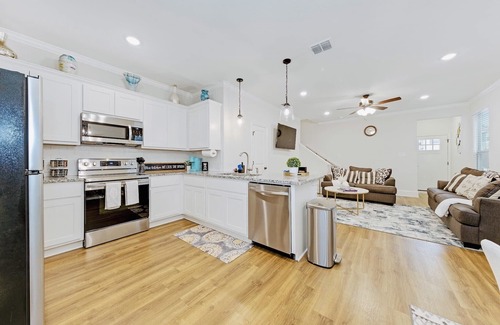 West San Antonio House | Luxury San Antonio Townhome By Sea World/SixFlag/Lackland AFB