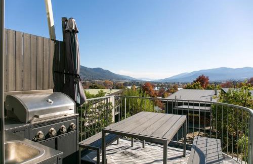 Mount Beauty Villa | luxury Scandinavian townhouse