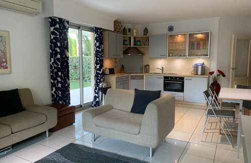 Cros-de-Cagnes Apartment | Luxury Seafront Apartment With Large Private Garden
