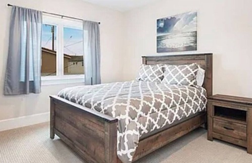Old Towne House | Luxury Seal Beach Stunner - 10 Houses to Sand
