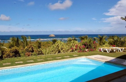 Saint-Francois Villa | Luxury secured villa with pool, view of the coconut trees, the lagoon & the sea
