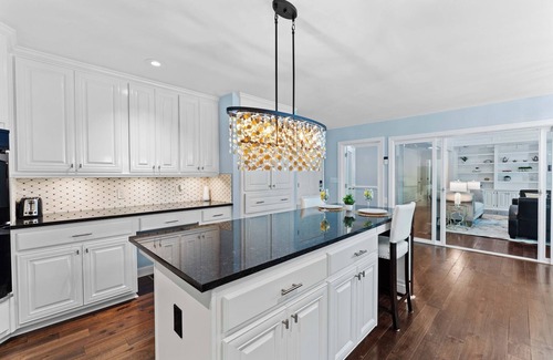 Roswell House | Luxury Serene 7-bedroom 5.5-bath 2 Living Rooms 2 Kitchens Close to Lake & Golf