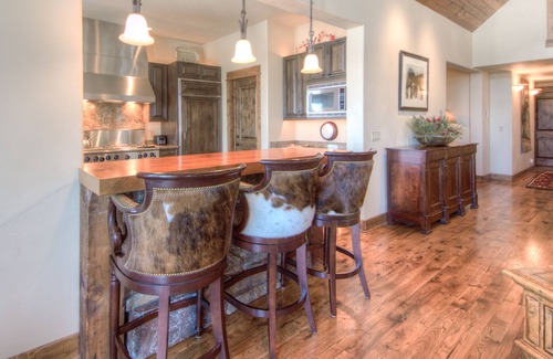Big Sky Condo | Luxury Ski-in/Out Cowboy Heaven Condo, Stunning Scenery Peaks to Valley views