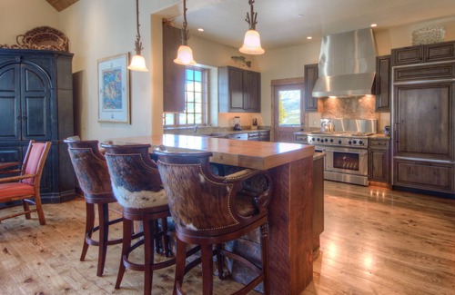 Big Sky Condo | Luxury Ski-in/Out Cowboy Heaven Condo, Stunning Scenery Peaks to Valley views